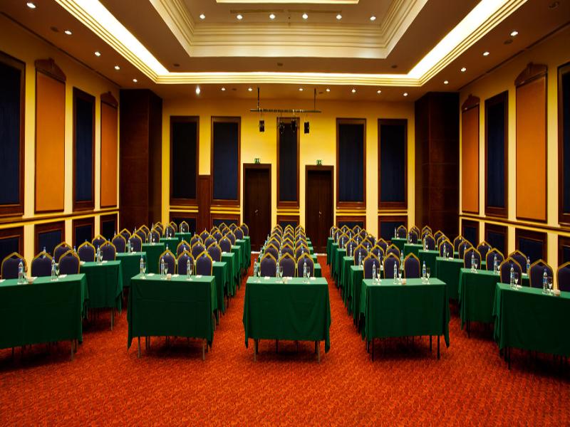 cheap resort hotels to Spend holiday with family