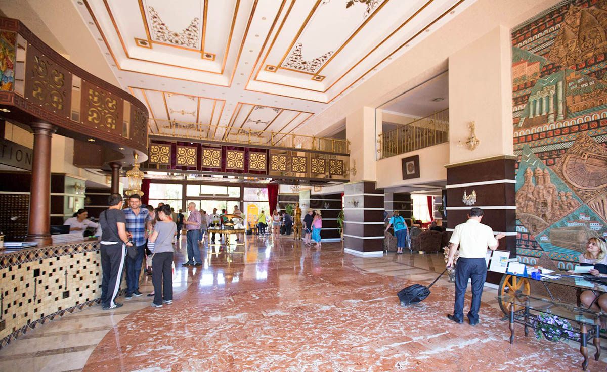 cheap resort hotels to Spend holiday with family