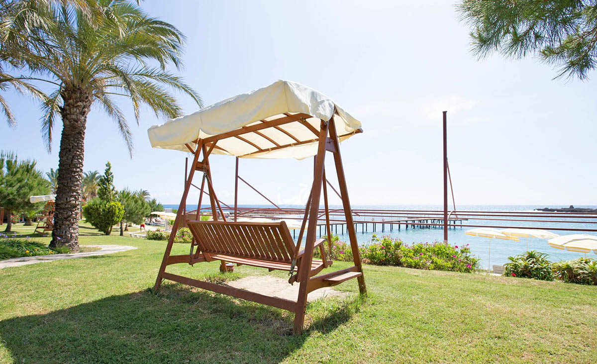 cheap resort hotels to Spend holiday with family