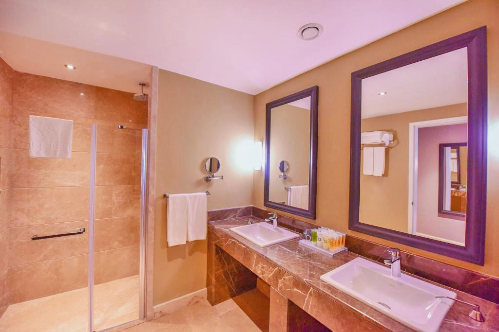 cheap resort hotels to Spend holiday with family