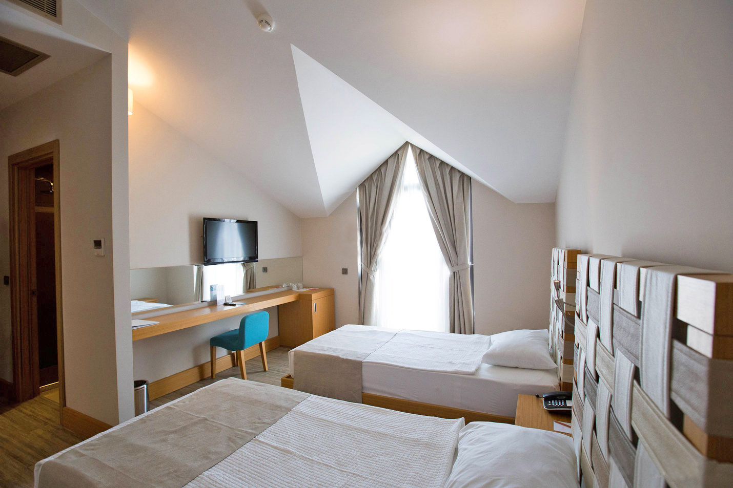 cheap resort hotels to Spend holiday with family