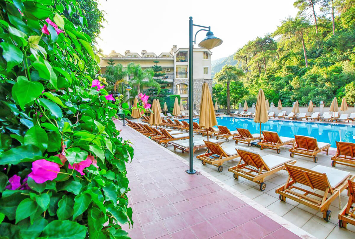 cheap resort hotels to Spend holiday with family