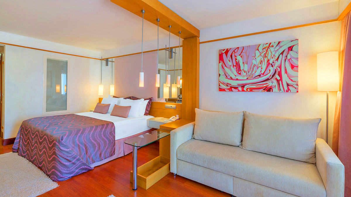 cheap resort hotels to Spend holiday with family