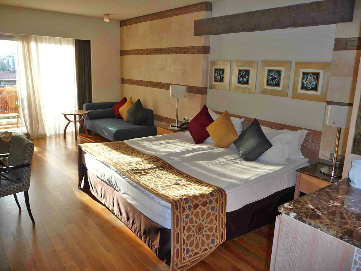 cheap resort hotels to Spend holiday with family