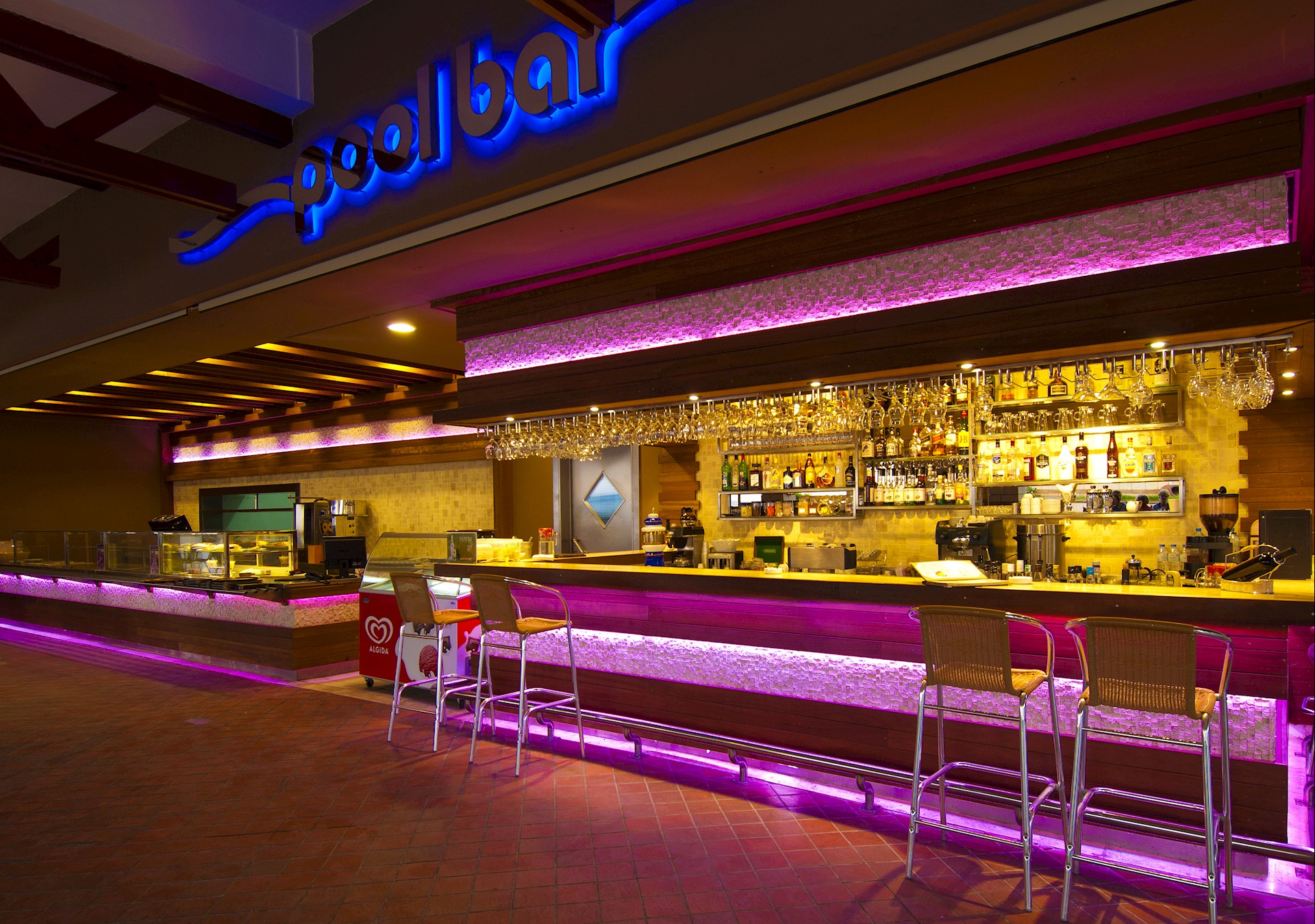 cheap resort hotels to Spend holiday with family