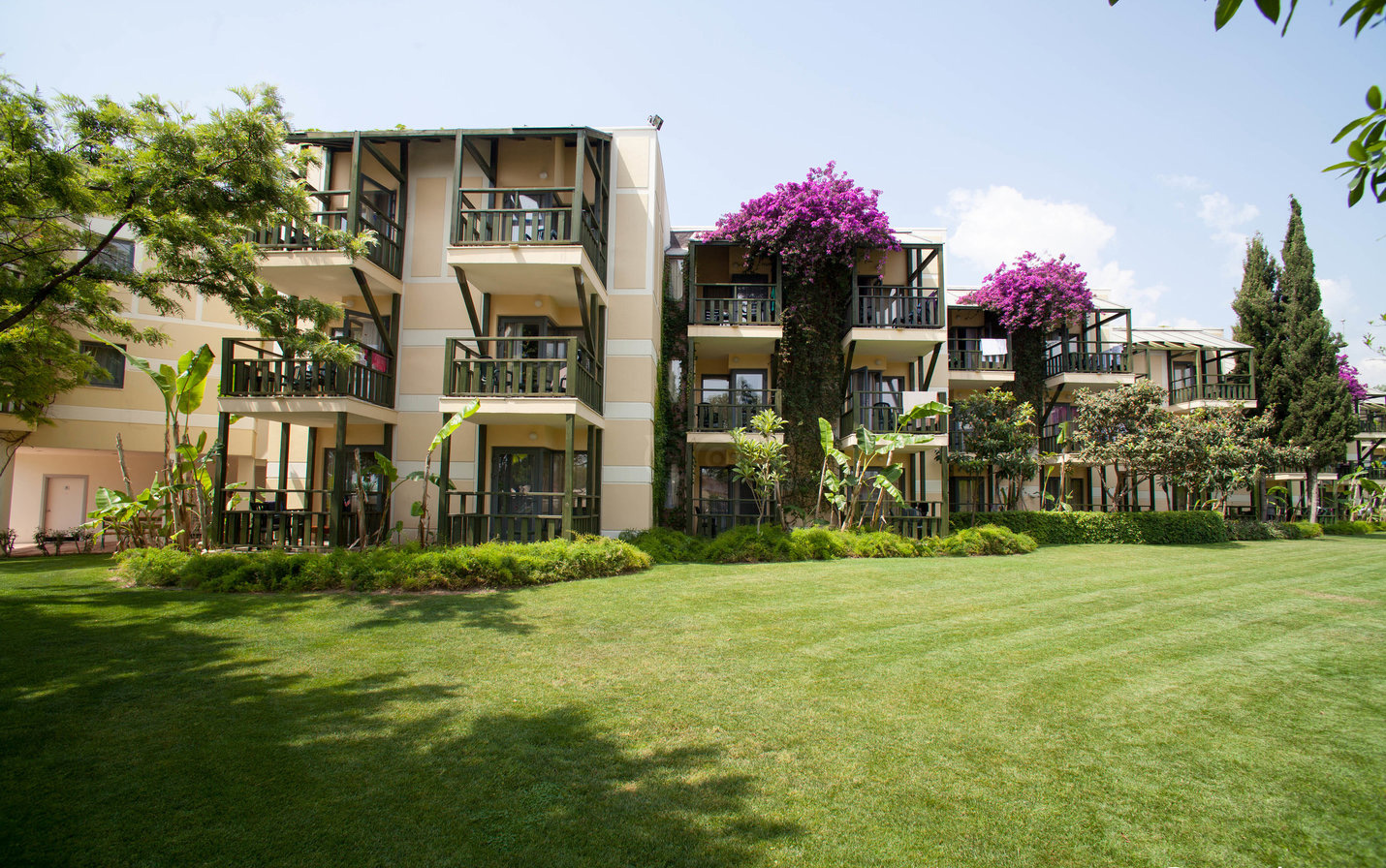 cheap resort hotels to Spend holiday with family