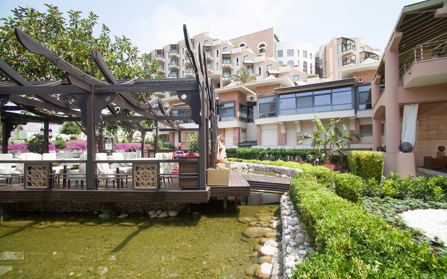 cheap resort hotels to Spend holiday with family