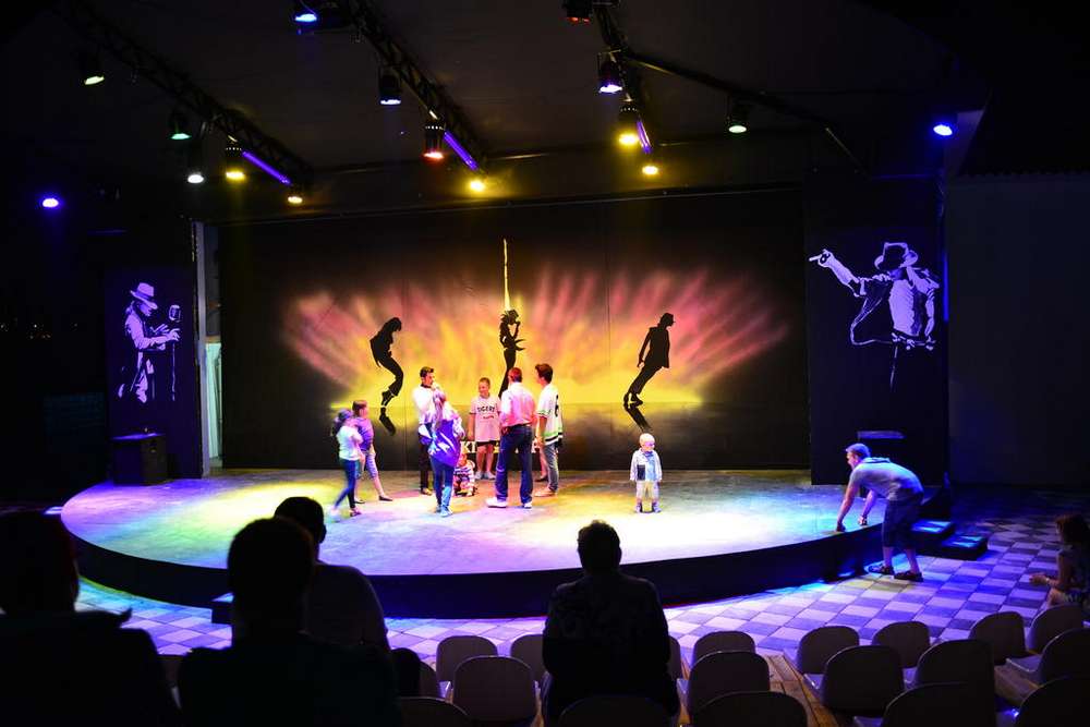 cheap resort hotels to Spend holiday with family