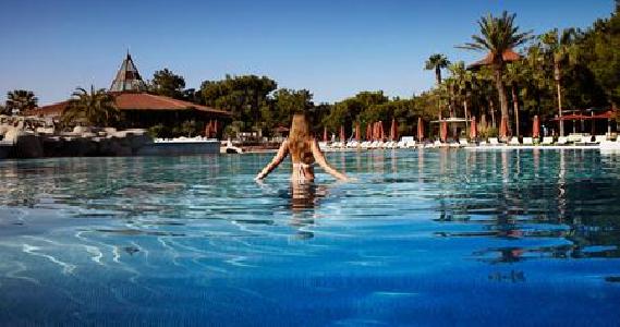 cheap resort hotels to Spend holiday with family