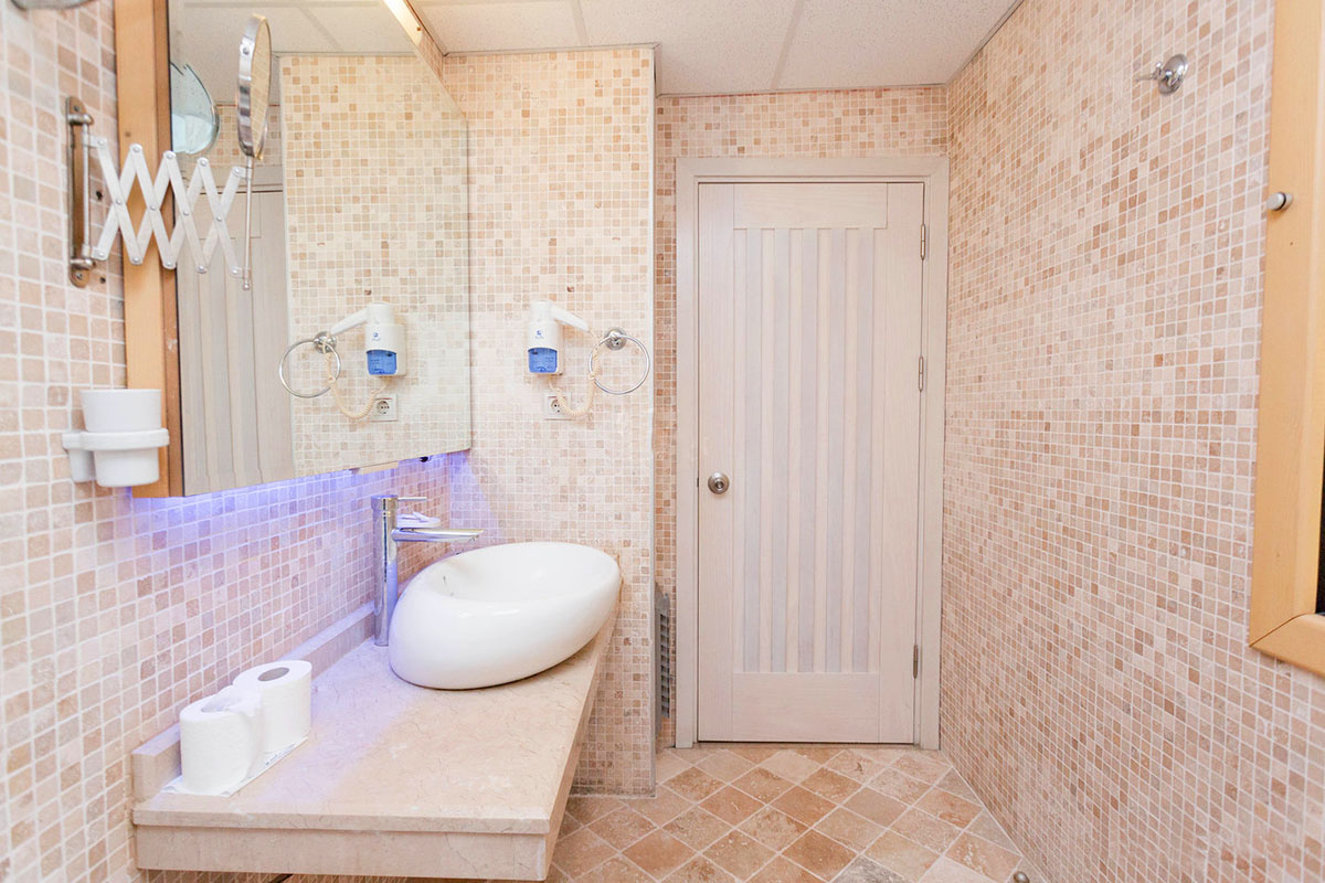 cheap resort hotels to Spend holiday with family