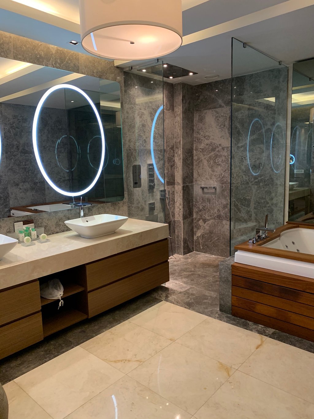 cheap resort hotels to Spend holiday with family