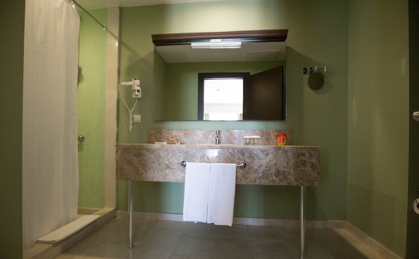 cheap resort hotels to Spend holiday with family