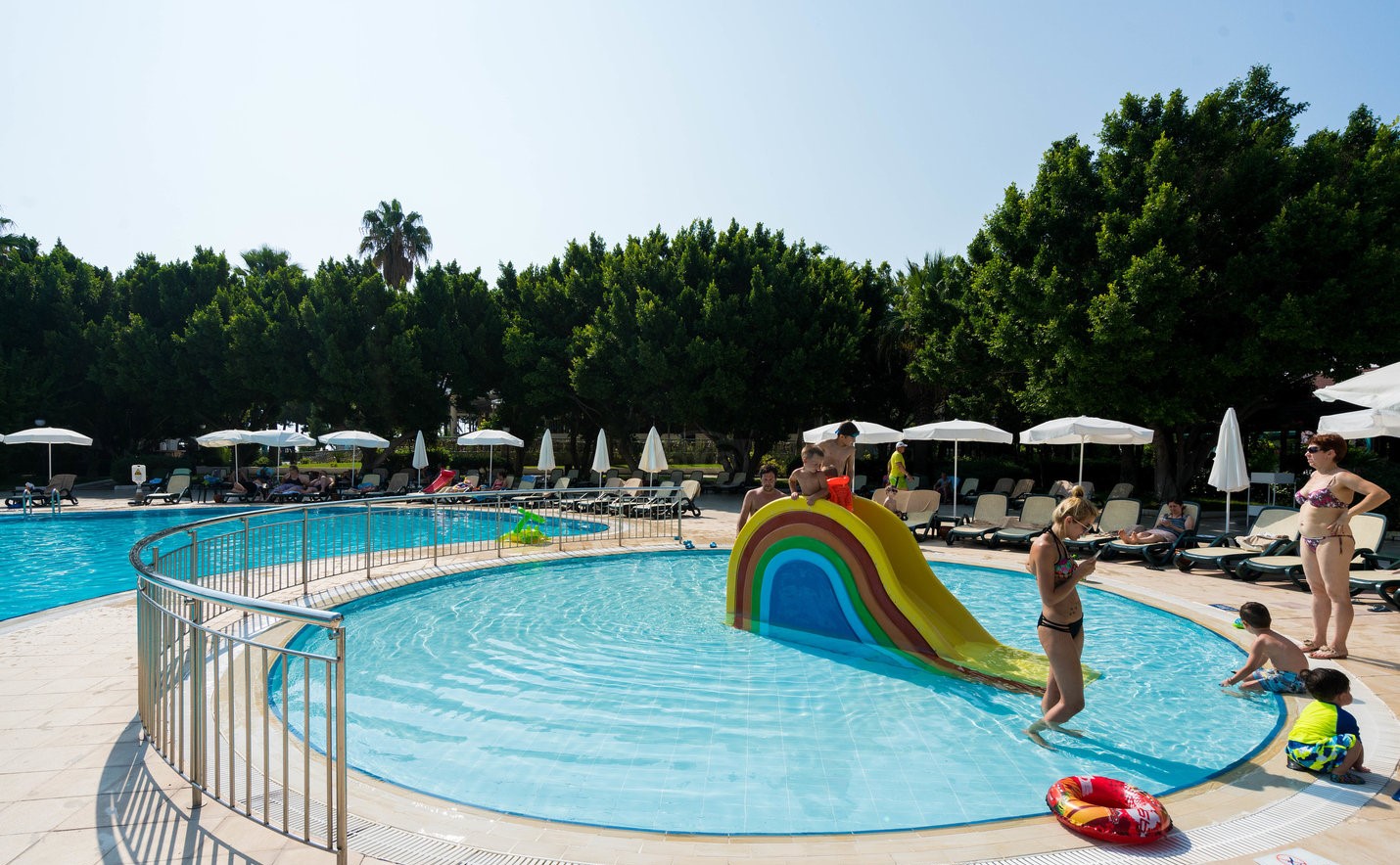cheap resort hotels to Spend holiday with family