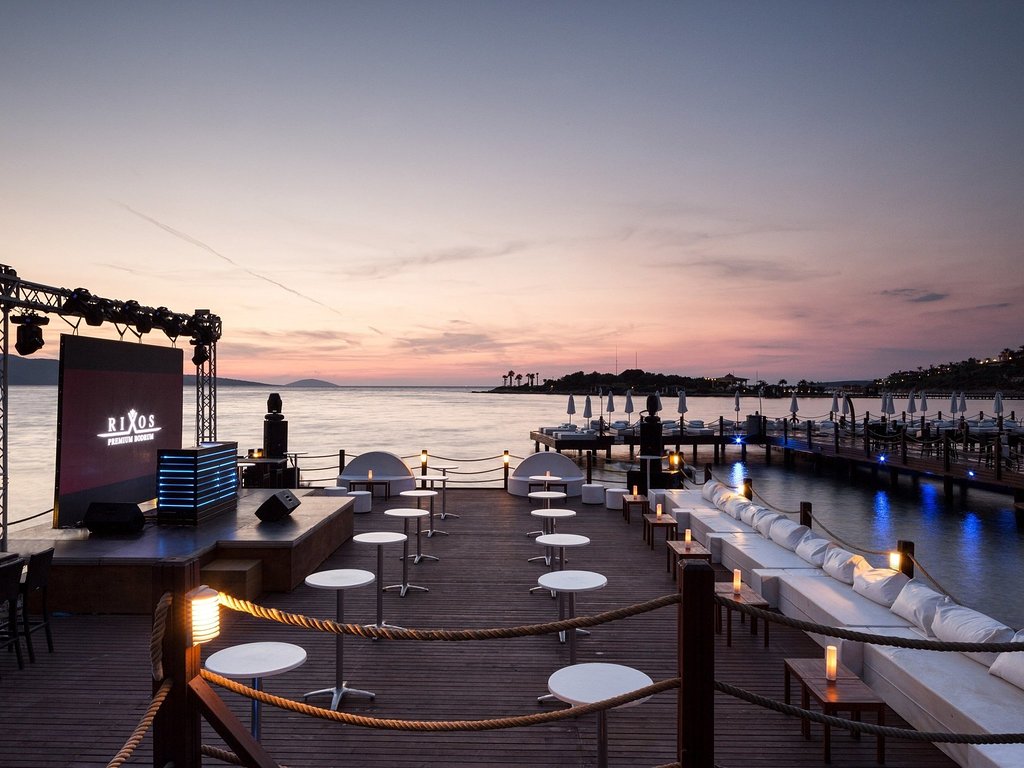 cheap resort hotels to Spend holiday with family