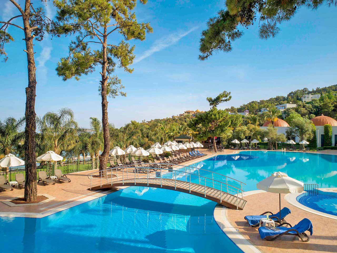 cheap resort hotels to Spend holiday with family