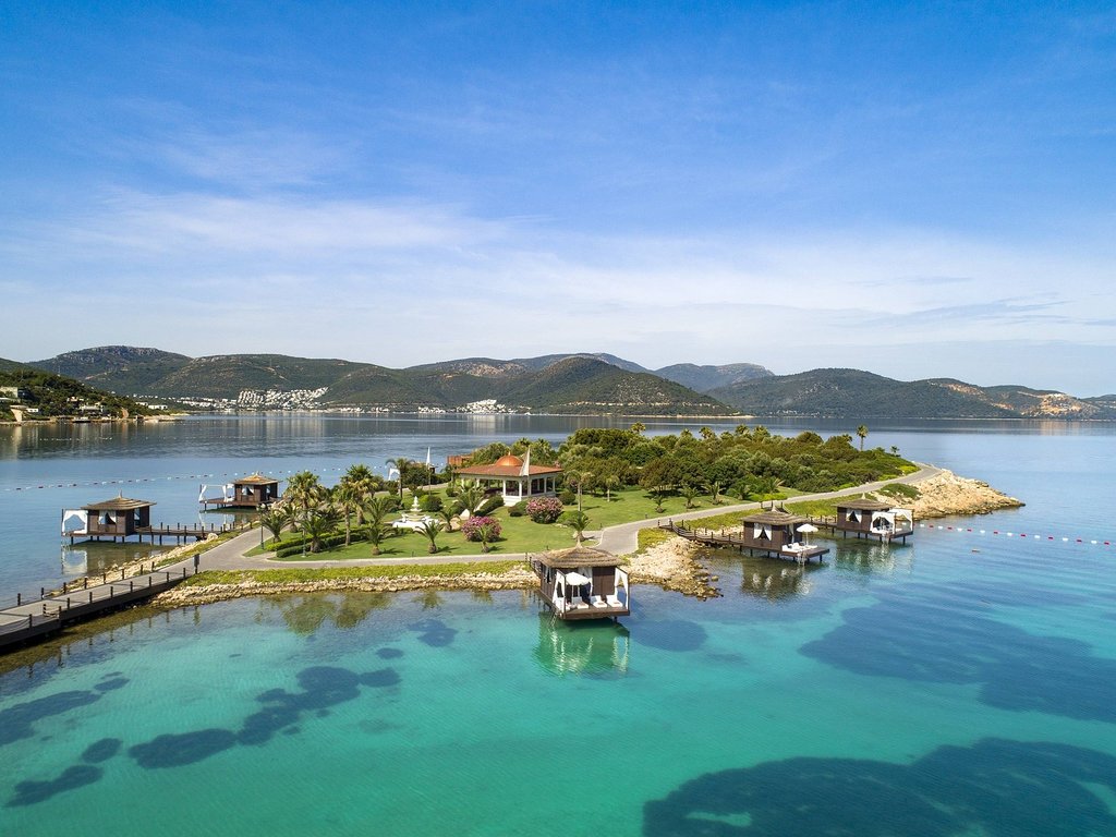 cheap resort hotels to Spend holiday with family