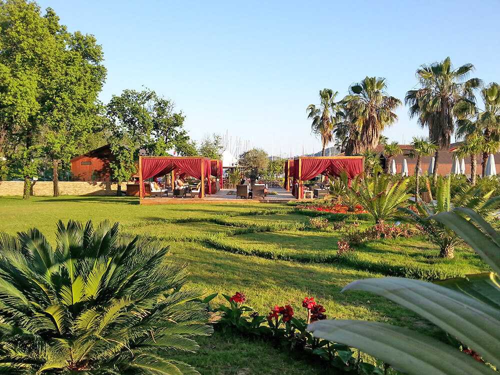 cheap resort hotels to Spend holiday with family