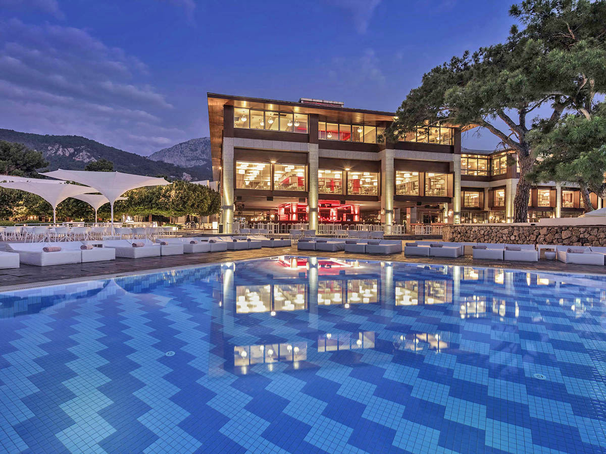 cheap resort hotels to Spend holiday with family