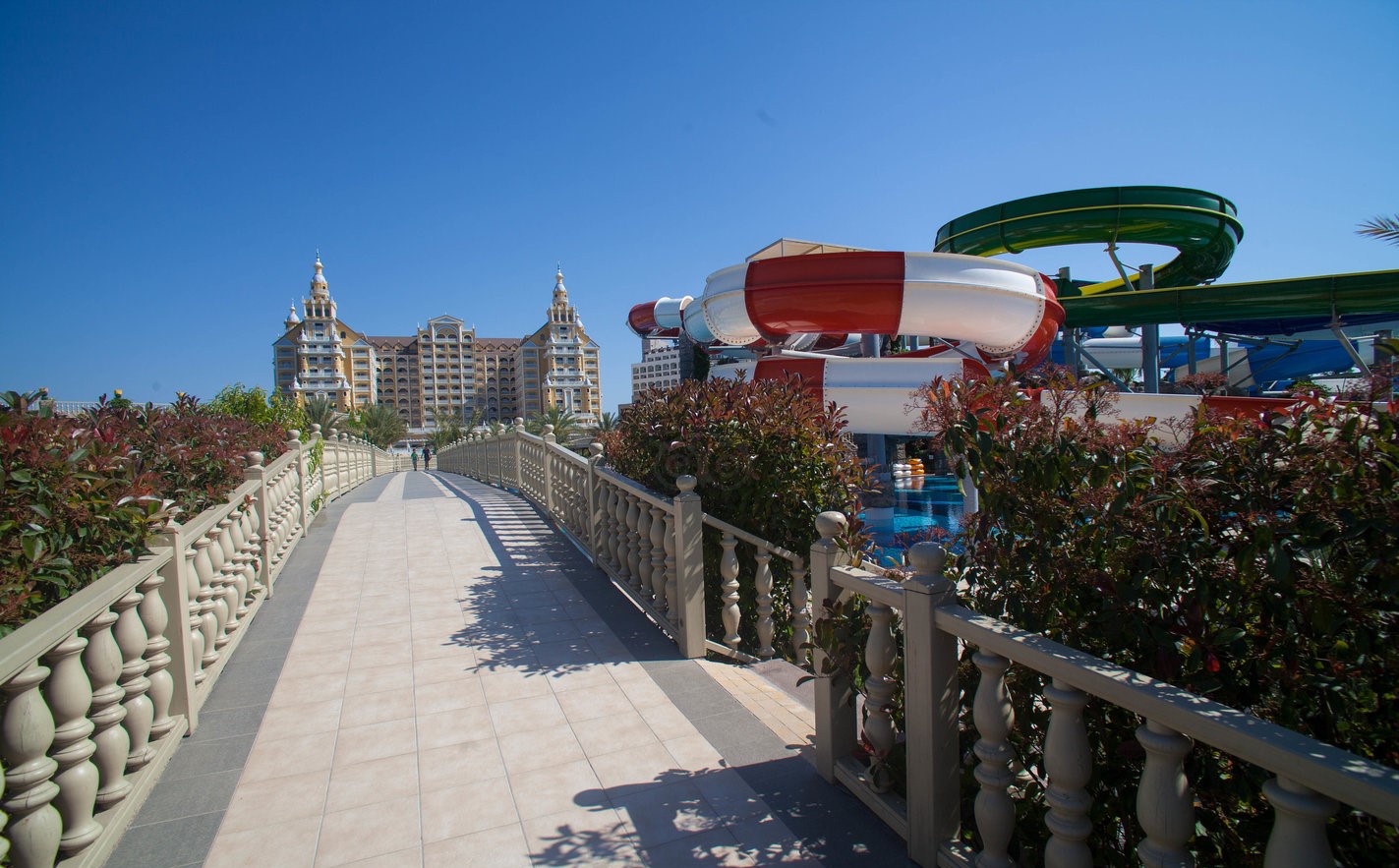 cheap resort hotels to Spend holiday with family