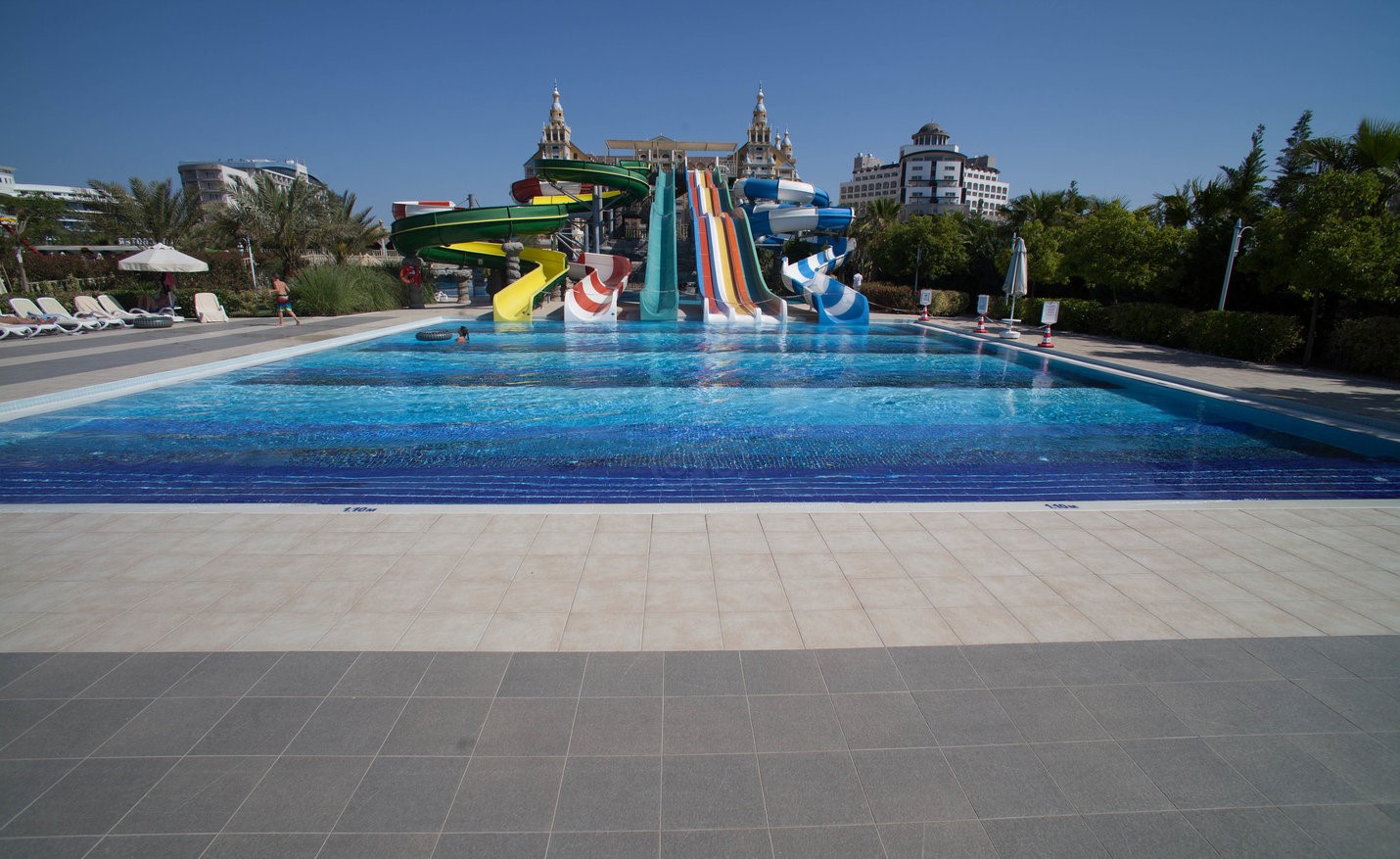 cheap resort hotels to Spend holiday with family