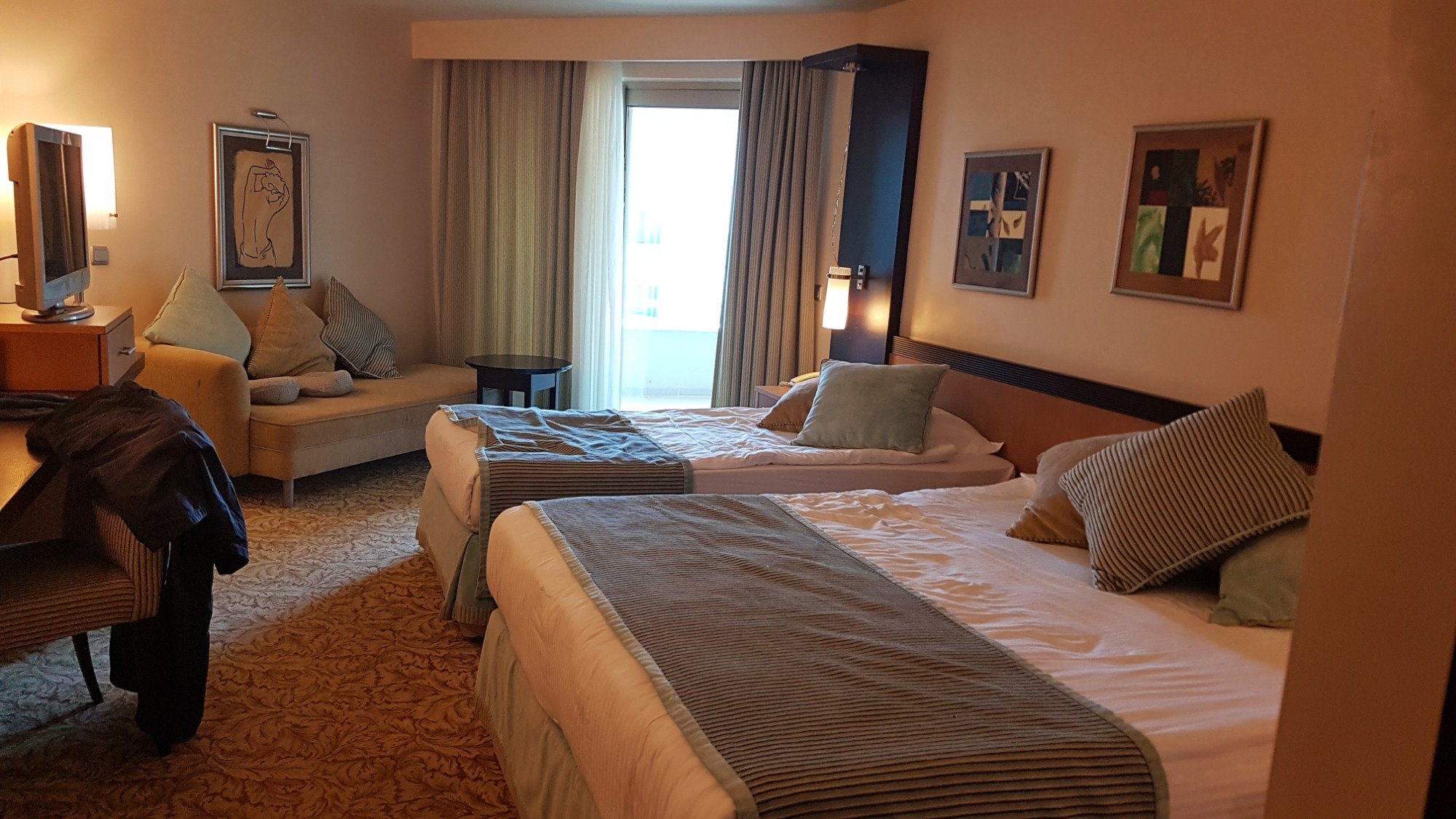 cheap resort hotels to Spend holiday with family