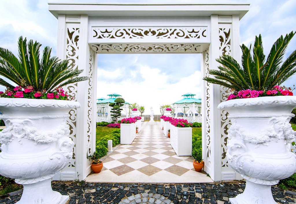 cheap resort hotels to Spend holiday with family