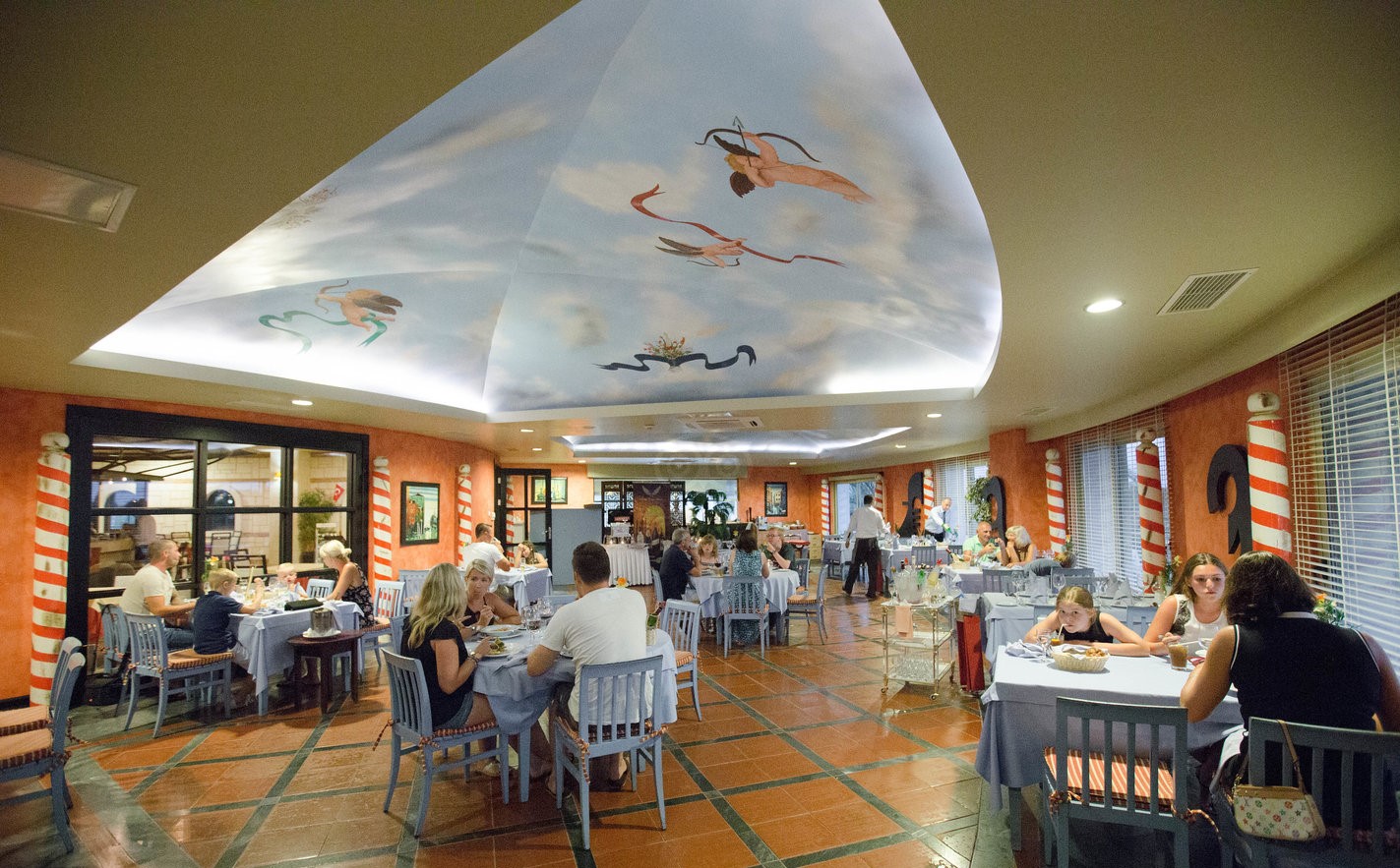 cheap resort hotels to Spend holiday with family