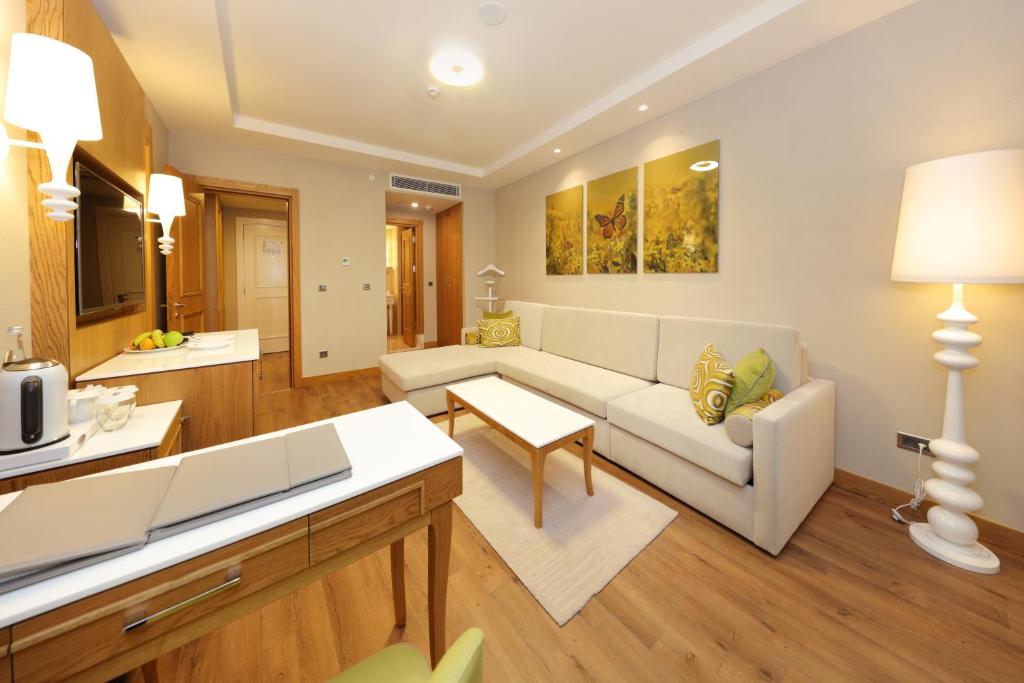 cheap resort hotels to Spend holiday with family