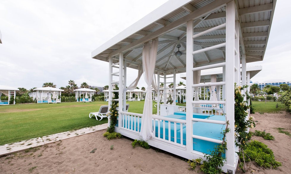 cheap resort hotels to Spend holiday with family