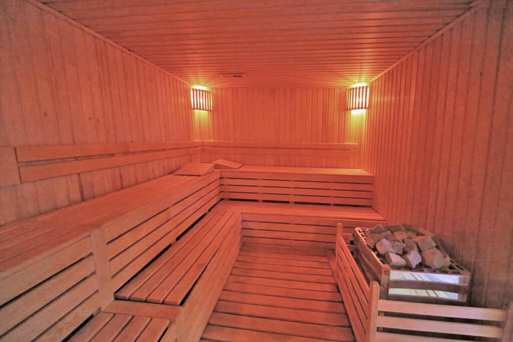 cheap resort hotels to Spend holiday with family