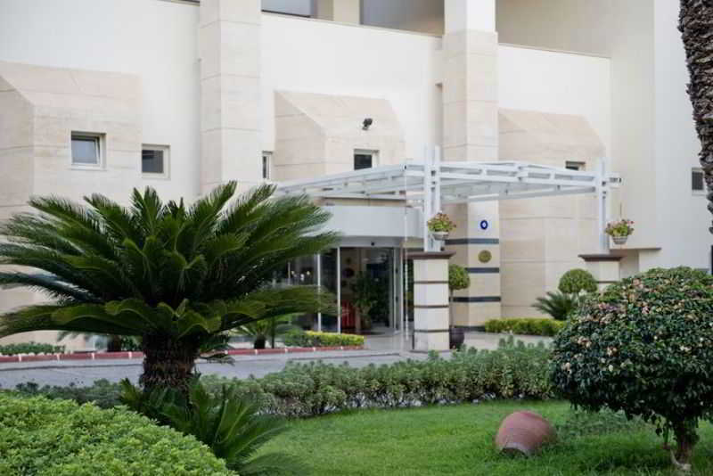 cheap resort hotels to Spend holiday with family