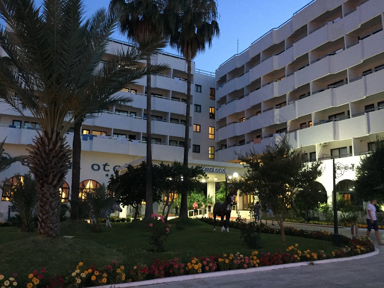 cheap resort hotels to Spend holiday with family