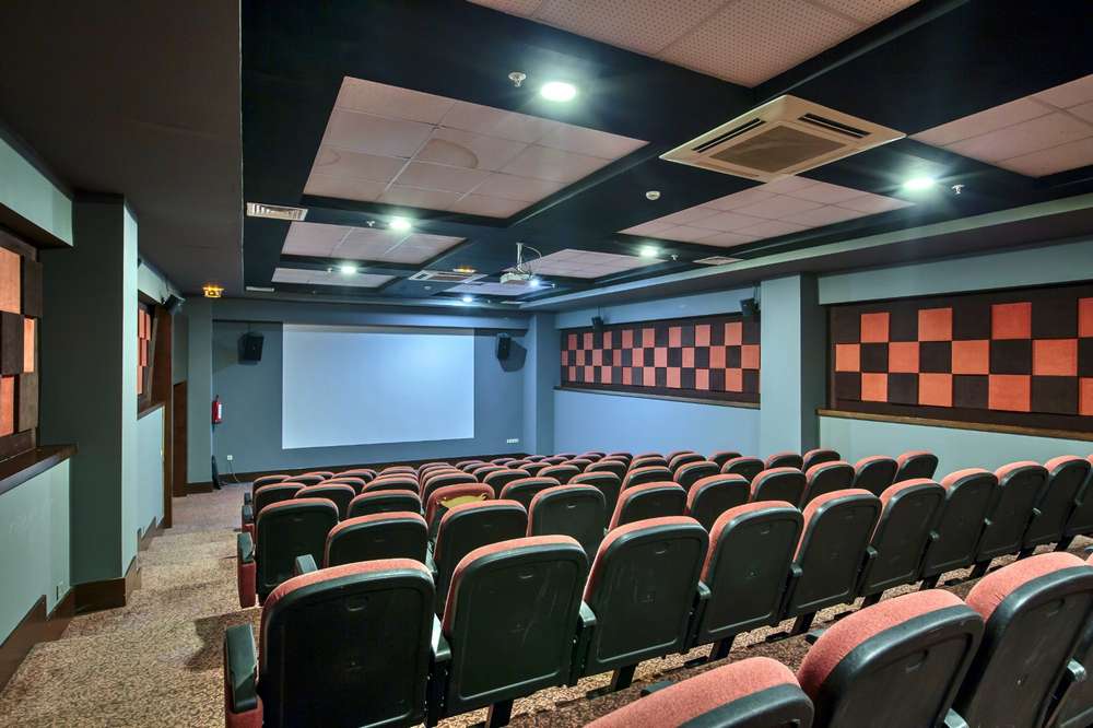 cheap resort hotels to Spend holiday with family