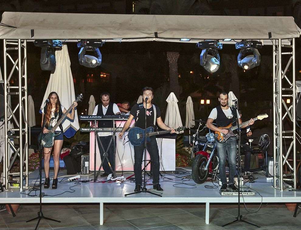 cheap resort hotels to Spend holiday with family