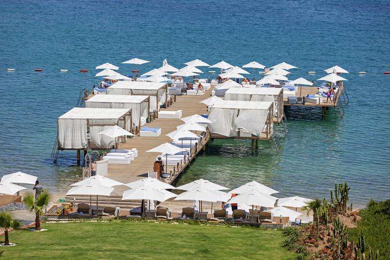 cheap resort hotels to Spend holiday with family