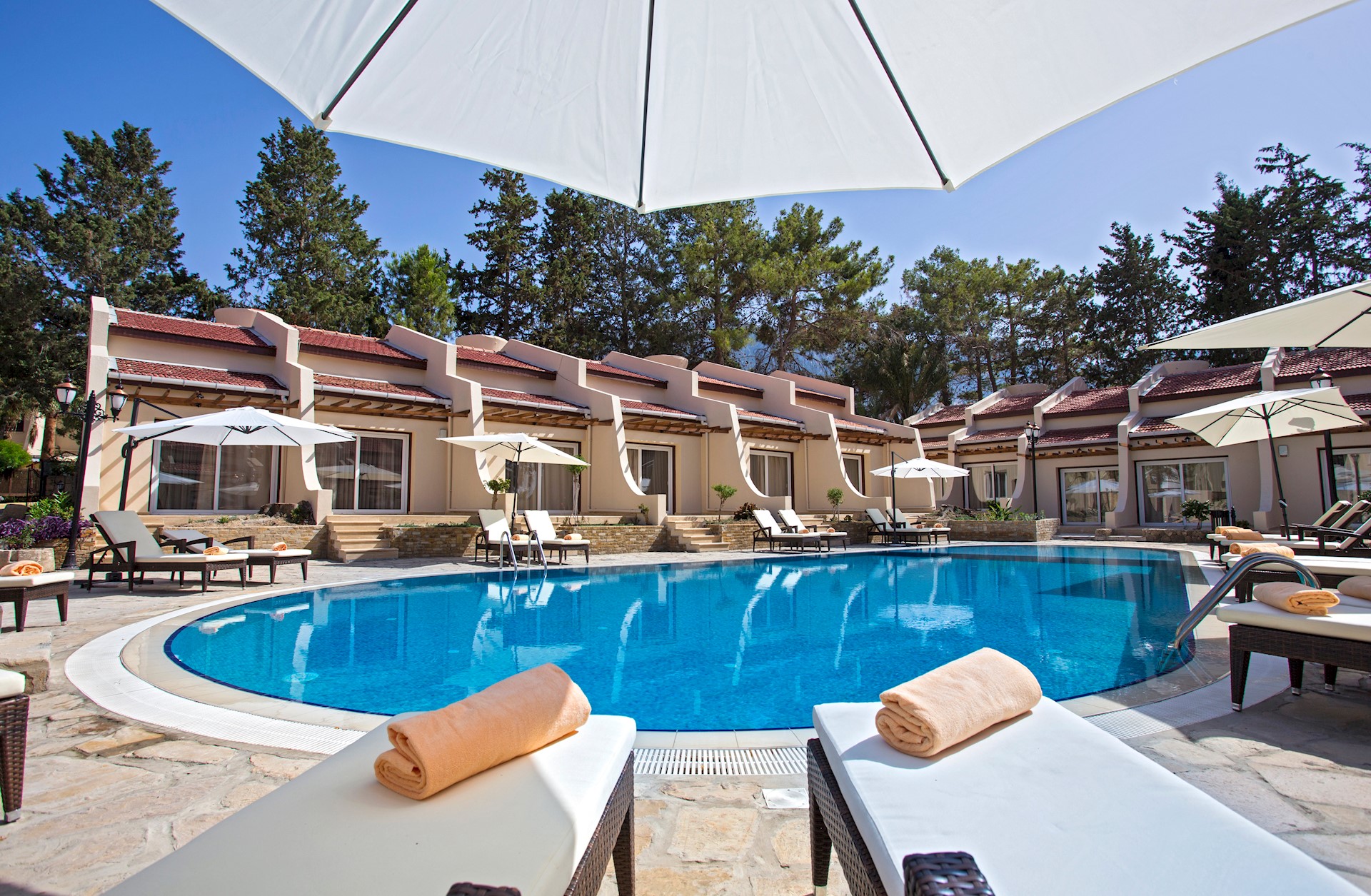 le chateau hotel resort pool