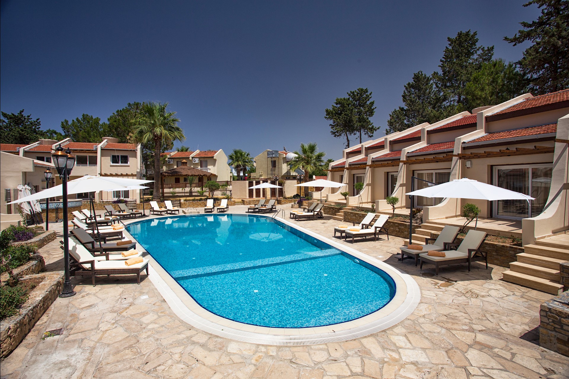 cheap resort hotels to Spend holiday with family