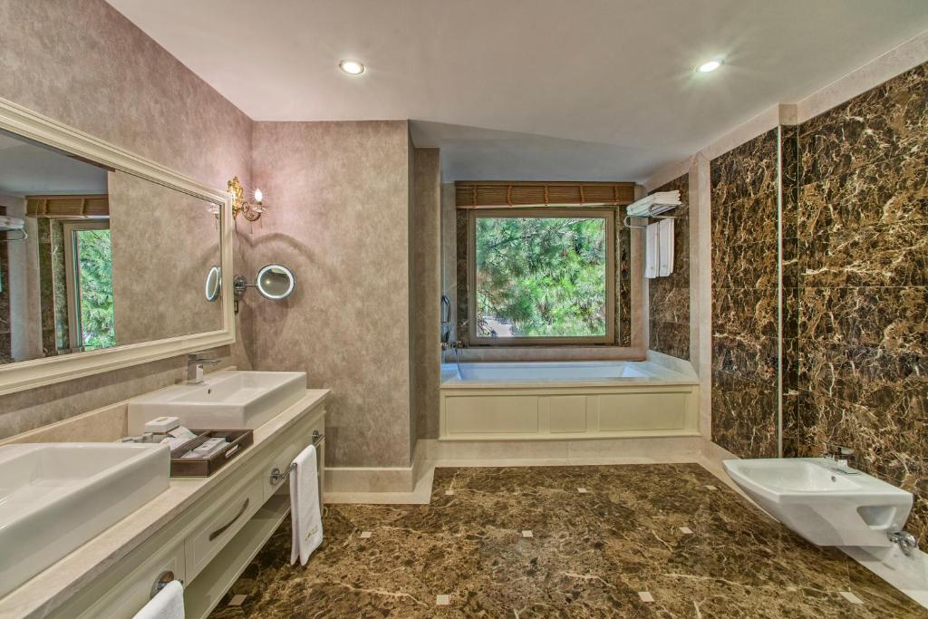 cheap resort hotels to Spend holiday with family