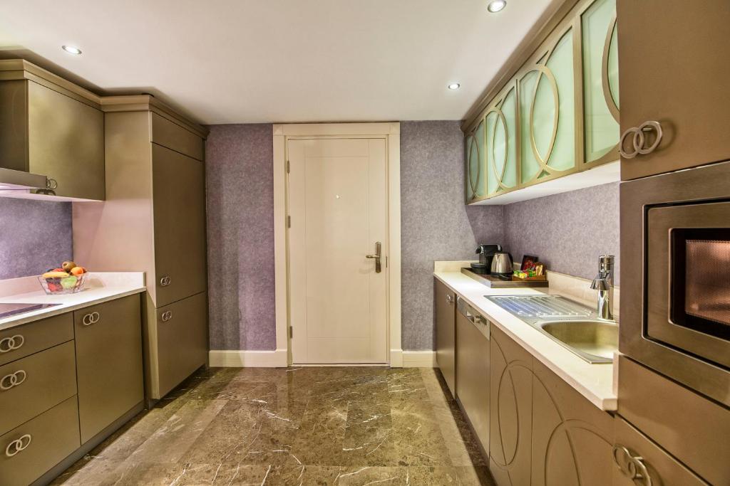 cheap resort hotels to Spend holiday with family