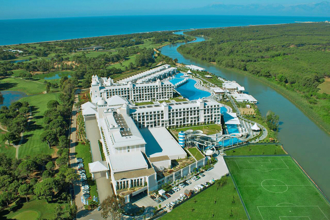 cheap resort hotels to Spend holiday with family