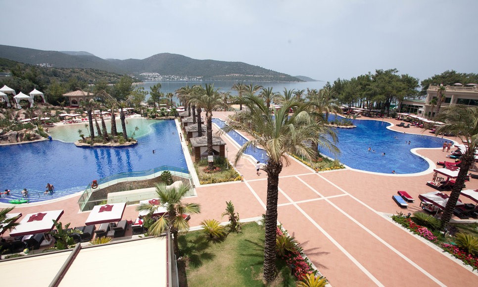 cheap resort hotels to Spend holiday with family