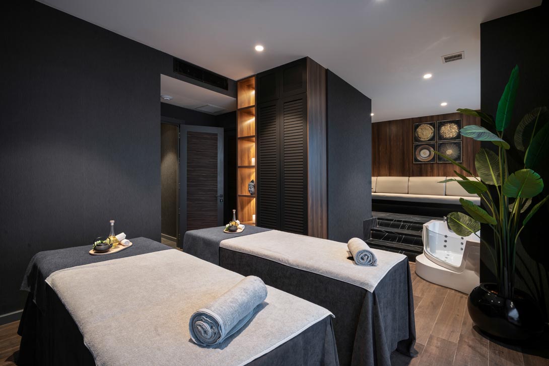 26th Floor Infinity Pool & Spa