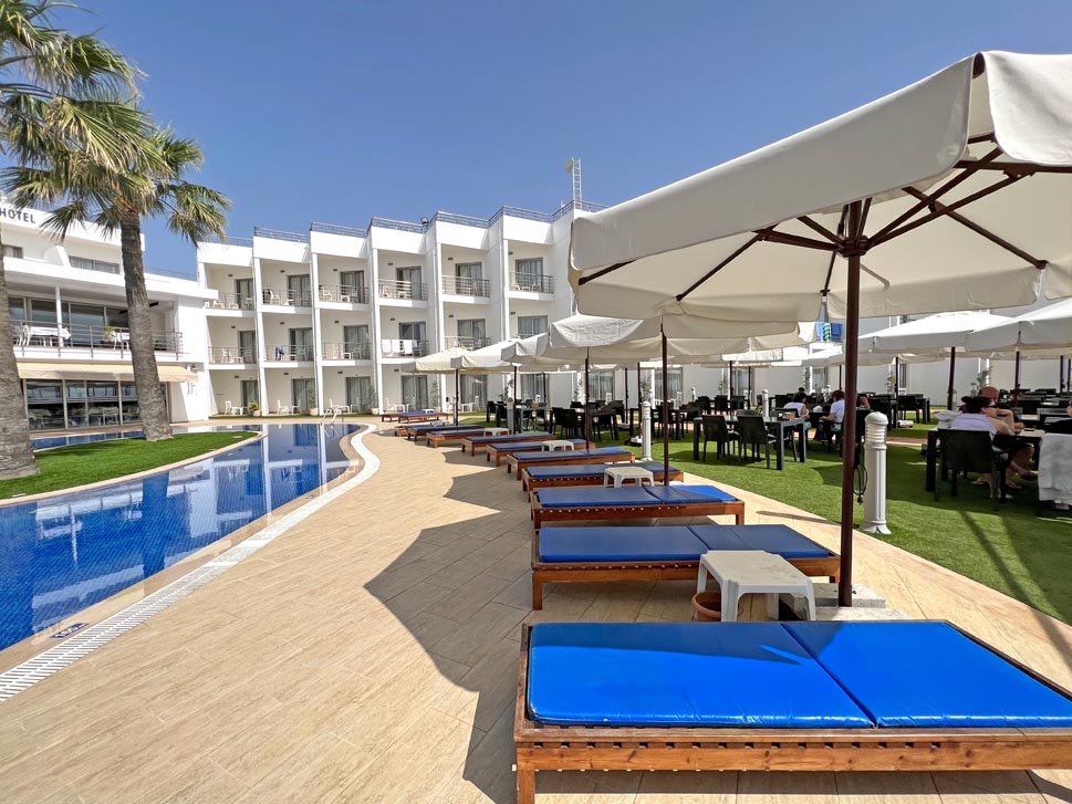 cheap resort hotels to Spend holiday with family