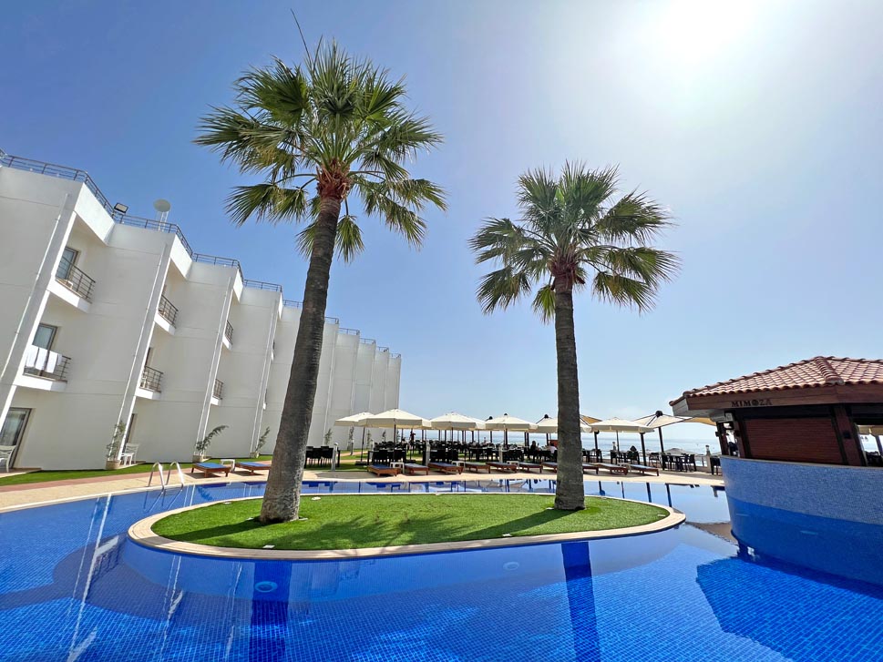 cheap resort hotels to Spend holiday with family