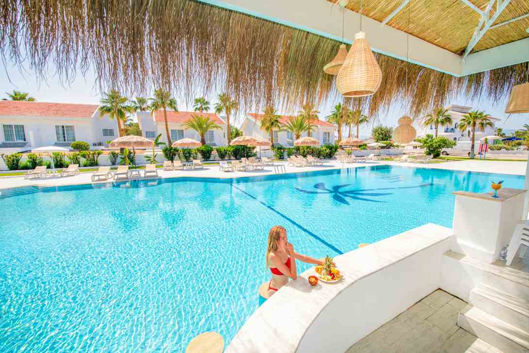 Enjoy the swim up bar!