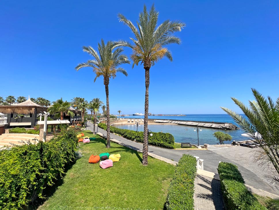 cheap resort hotels to Spend holiday with family