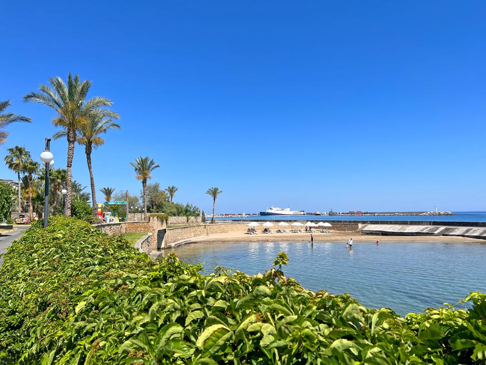 cheap resort hotels to Spend holiday with family