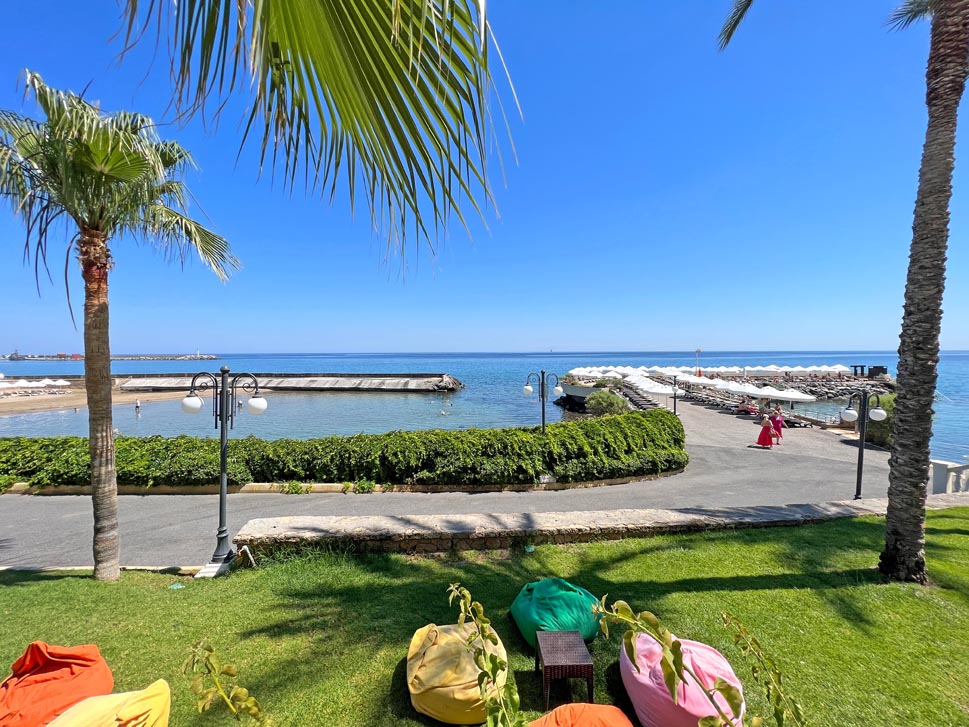 cheap resort hotels to Spend holiday with family