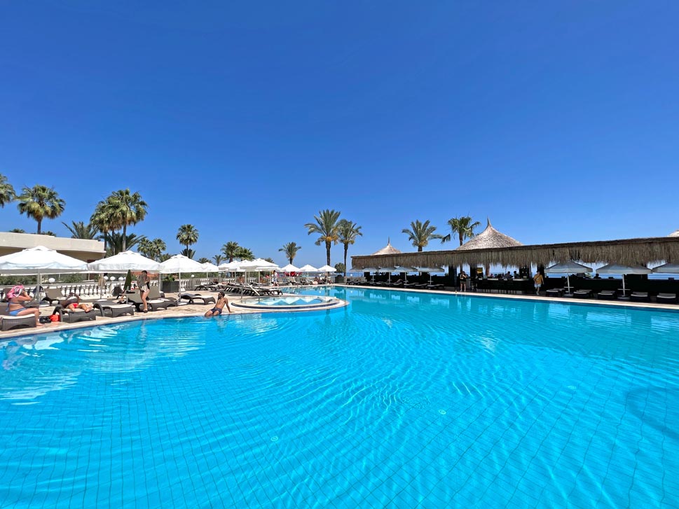 cheap resort hotels to Spend holiday with family