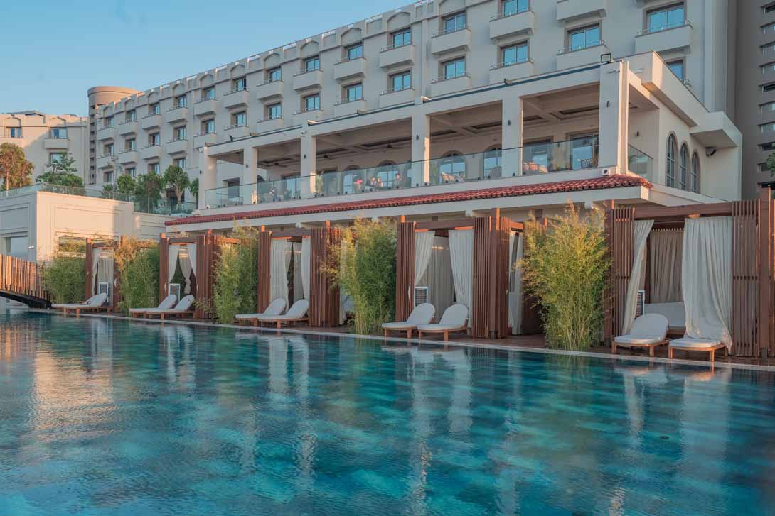 cheap resort hotels to Spend holiday with family